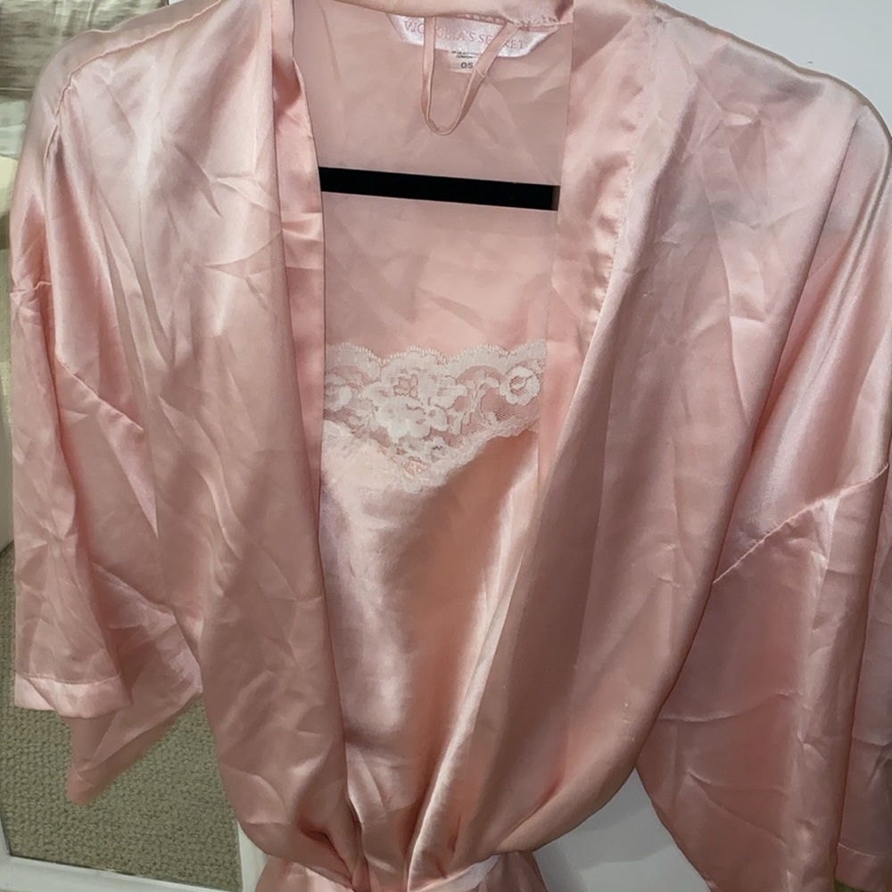Victoria’s Secret Short Silky Robe - Picture 5 of 5